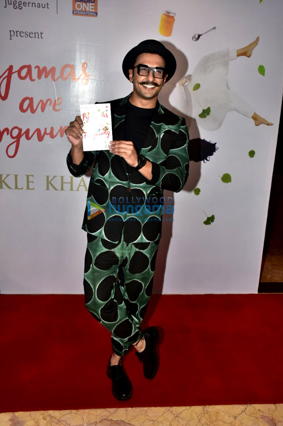 akshay kumar sonam kapoor and ranveer singh snapped at twinkle khannas book launch 4