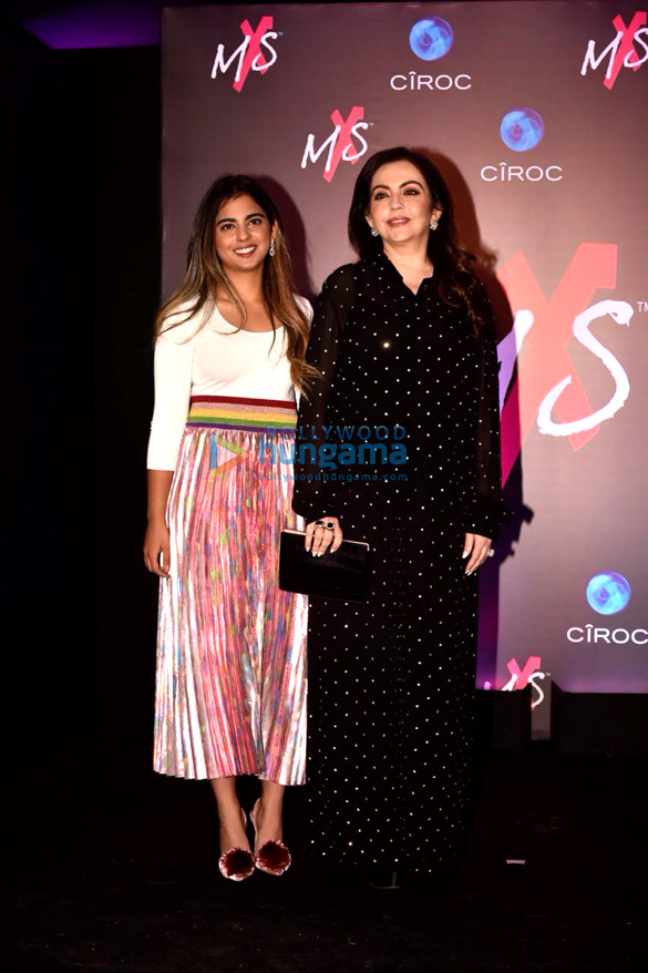 amitabh bachchan navya naveli nanda jaya bachchan and others snapped at shweta bachchan nandas label launch with monisha jaising 7