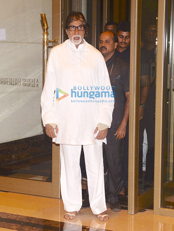 Amitabh Bachchan and Sharman Joshi snapped leaving for Lalbaugcha Raja darshan