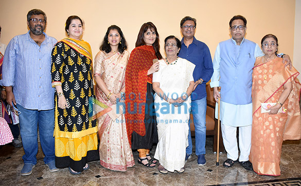 announcement of mothi tichi savli book on lata mangeshkars by meena kadikar mangeshkar 1