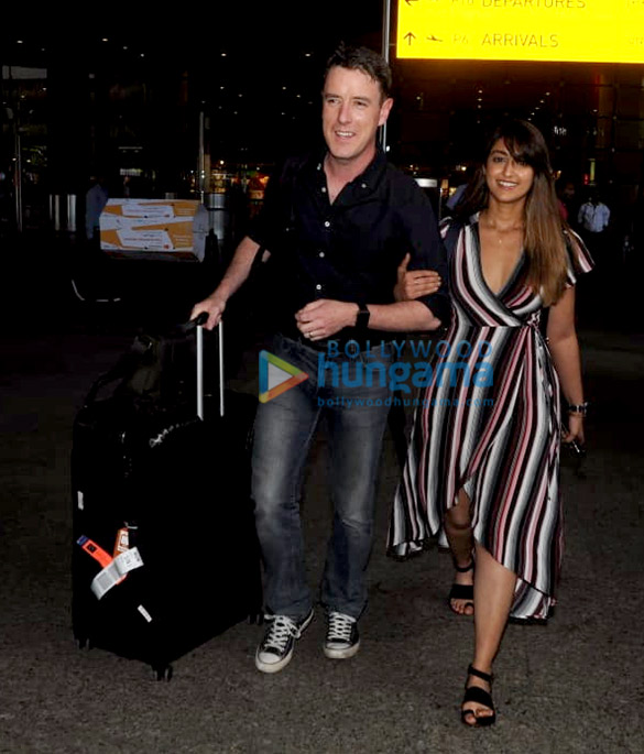 anushka sharma varun dhawan parineeti chopra and others snapped at the airport 2 2
