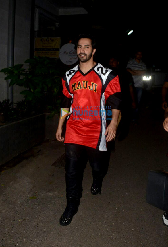 anushka sharma and varun dhawan snapped in bandra 1