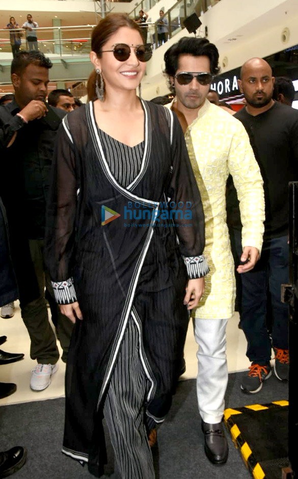 anushka sharma and varun dhawan will be present 6