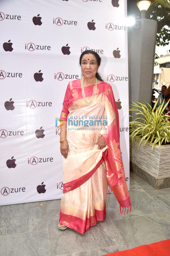 asha bhosle and madhuri dixit snapped attending the new iphone launch at iazure store 1
