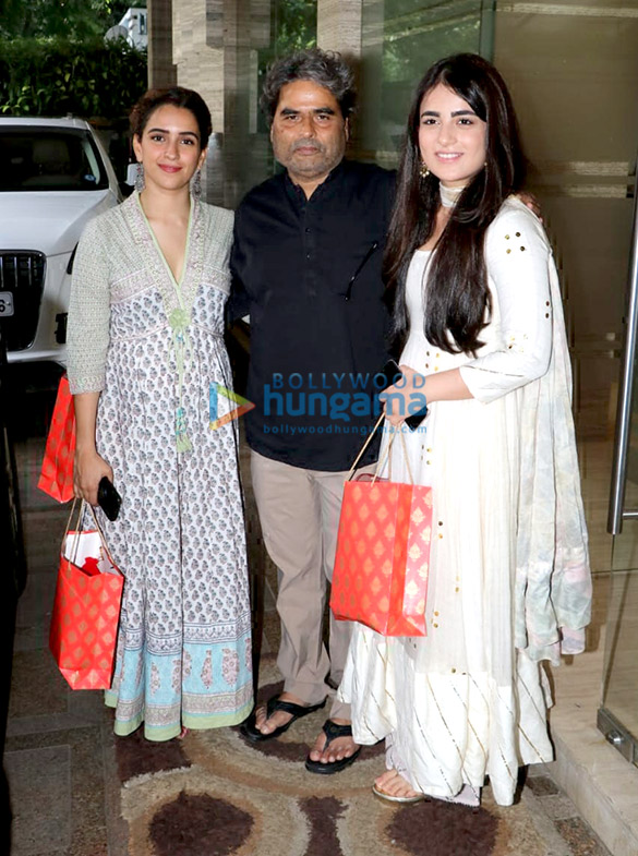 athiya shetty suniel shetty and other snapped at ajay kapoors residence for ganpati 5