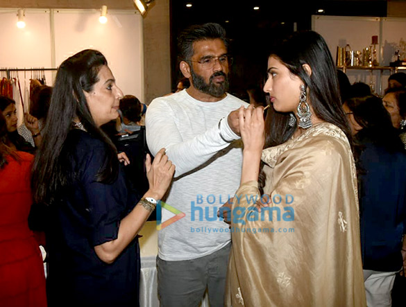 athiya shetty and suniel shetty snapped in mumbai 5