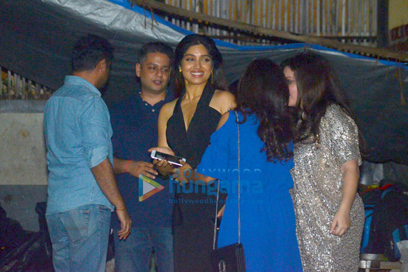 bhumi pednekar snapped with friend at arth in bandra 1