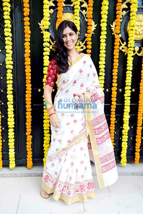 celebs grace the ganesha puja at ekta kapoors house 5