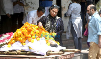Celebs pay respects at last rites of Kalpana Lajmi