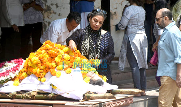 Celebs pay respects at last rites of Kalpana Lajmi Celebs pay respects at last rites of Kalpana Lajmi