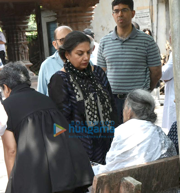 celebs pay respects at last rites of kalpana lajmi 2