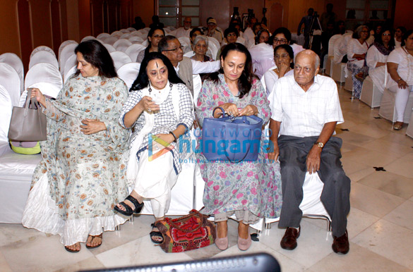 celebs snapped attending the prayer meet for the late kalpana lajmi 3