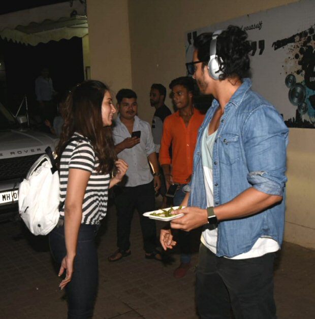 Did Harshvardhan Rane and Kim Sharma just CONFIRM their relationship at the screening of Paltan- Did Harshvardhan Rane and Kim Sharma just CONFIRM their relationship at the screening of Paltan-