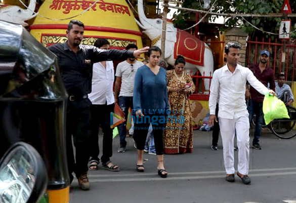 ekta kapoor snapped at shani temple in juhu 3