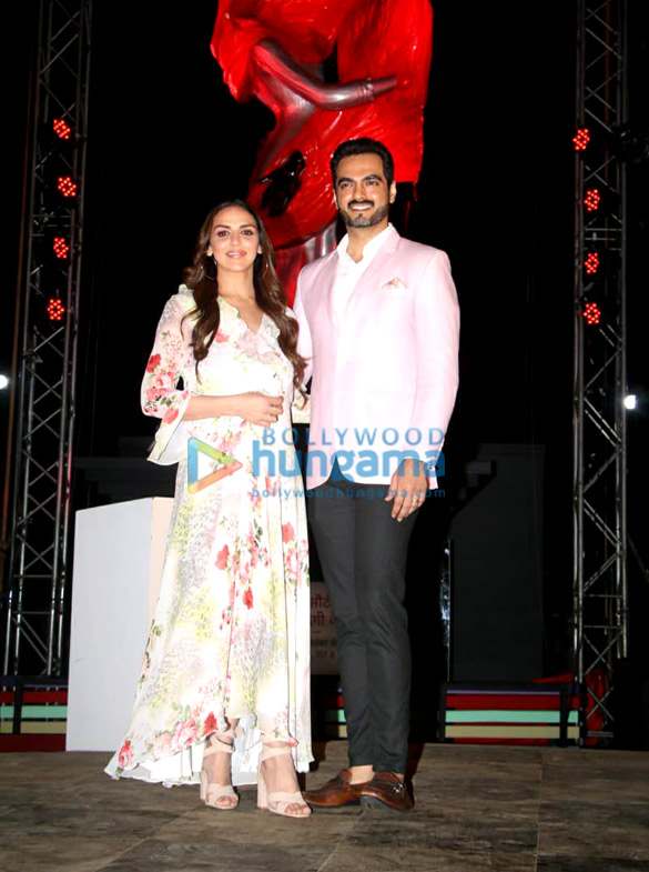 Esha Deol and Bharat Takhtani snapped on sets of the TV serial Kasautii Zindagii Kay 2 Esha Deol and Bharat Takhtani snapped on sets of the TV serial Kasautii Zindagii Kay 2