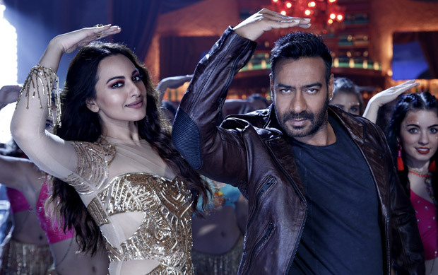 FIRST LOOK Ajay Devgn and Sonakshi Sinha recreate Helen’s iconic track ‘Mungda’ in Total Dhamaal