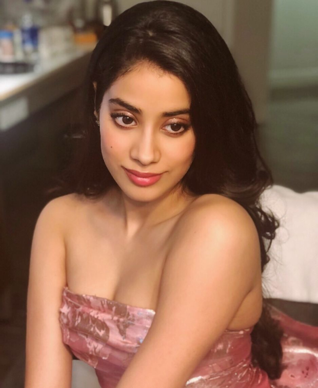 Janhvi Kapoor in Reem Acra for WIFT Awards 2018