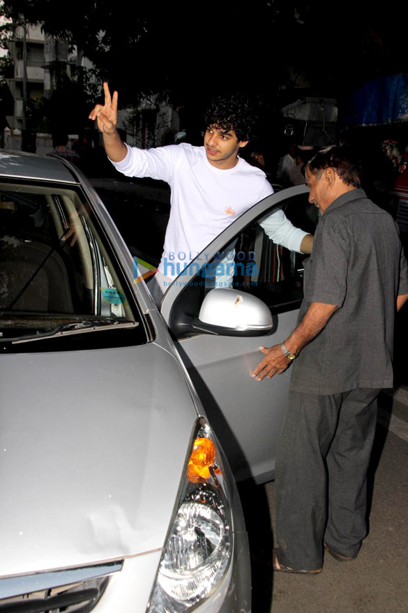 ishaan khatter snapped at matrix office 4