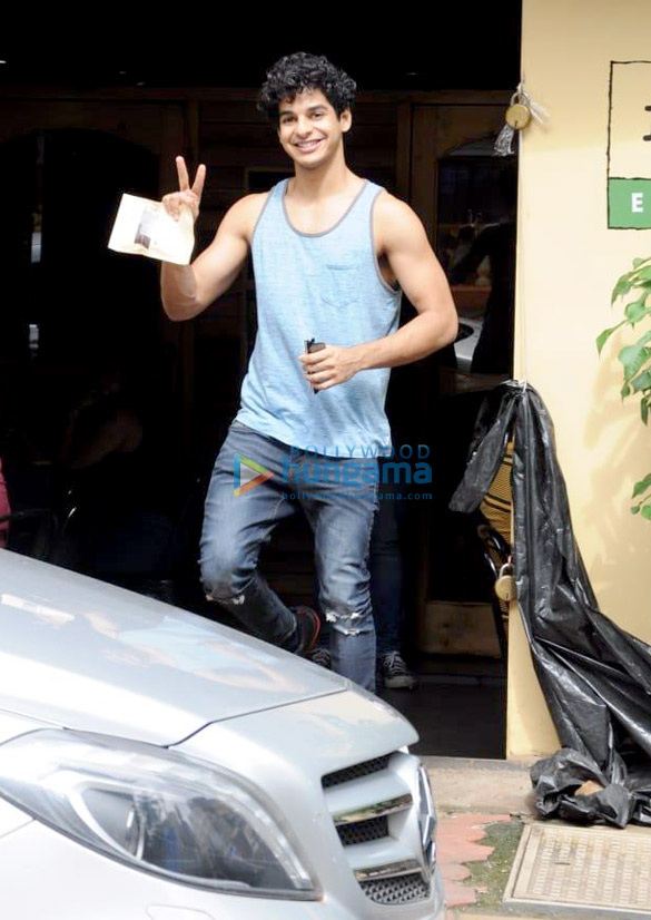 ishaan khatter spotted at farmers cafe 1