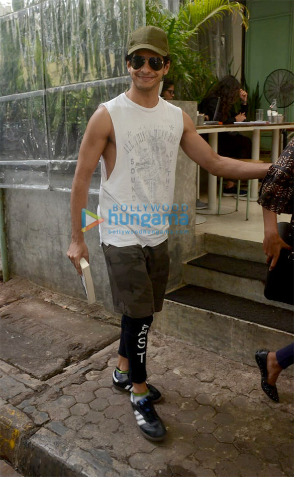 ishaan khatter spotted in bandra 5