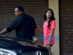 Janhvi Kapoor snapped at a clinic in Juhu