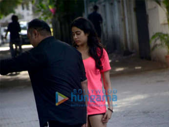 Janhvi Kapoor snapped at a clinic in Juhu