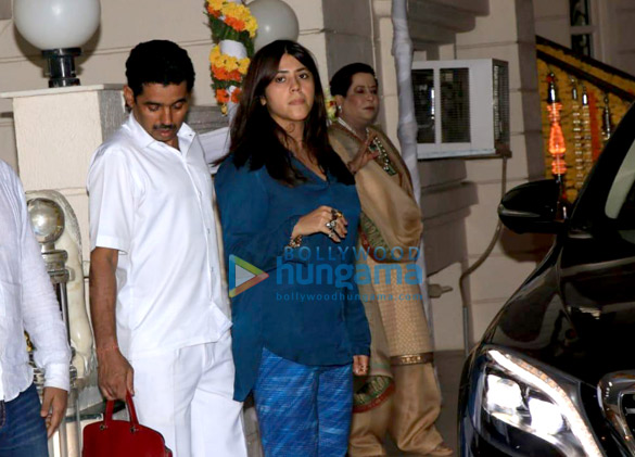 jeetendra ekta kapoor and tusshar kapoor snapped during ganesh visarjan 6