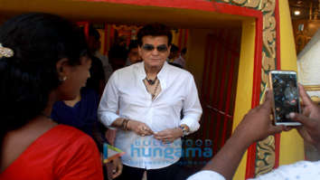 Jeetendra snapped at the Shani Mandir