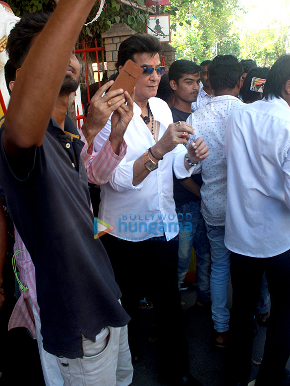 jitendra snapped at the shani mandir 2