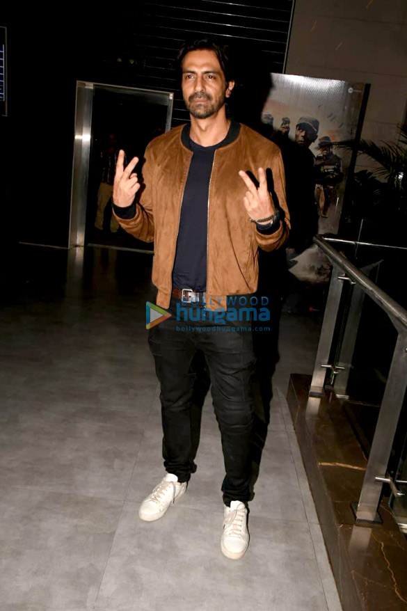 john abraham sonakshi sinha shraddha kapoor and other grace the special screening of paltan 5