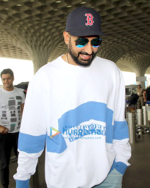 kajol abhishek bachchan shabana azmi and others snapped at the airport 2