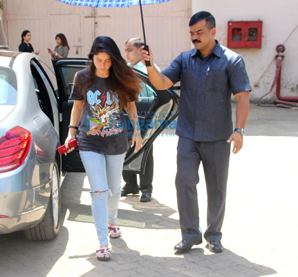 kareena kapoor khan spotted at mehboob studio 1