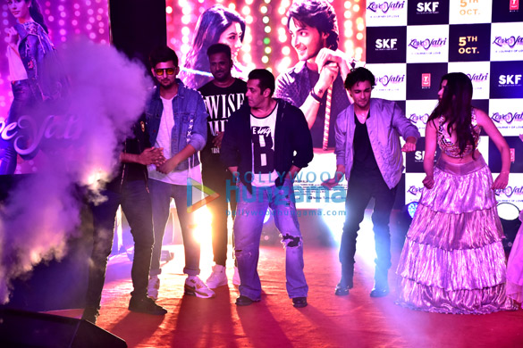 loveyatri music concert with salman khan aayush sharma warina husain 7