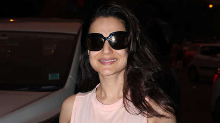 SPOTTED:Ameesha Patel & Shamita Shetty at Salon Juhu