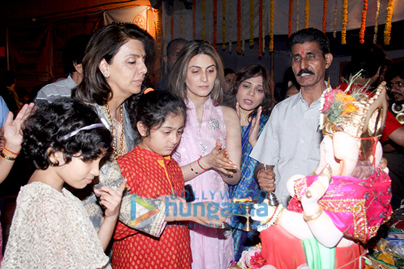 Neetu Singh and family spotted in Bandra for Ganpati visarjan Neetu Singh and family spotted in Bandra for Ganpati visarjan