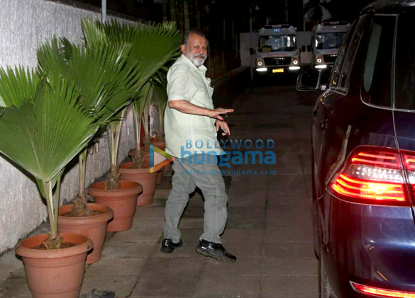 pankaj kapoor arrives at the hospital to see his grandson 4