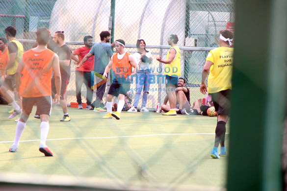 Priyanka Chopra, Nick Jonas, Mahendra Singh Dhoni and others snapped at the football ground in Bandra Priyanka Chopra, Nick Jonas, Mahendra Singh Dhoni and others snapped at the football ground in Bandra