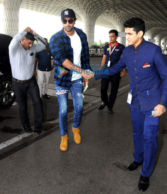 ranbir kapoor and sonal chauhan snapped at the airport 3