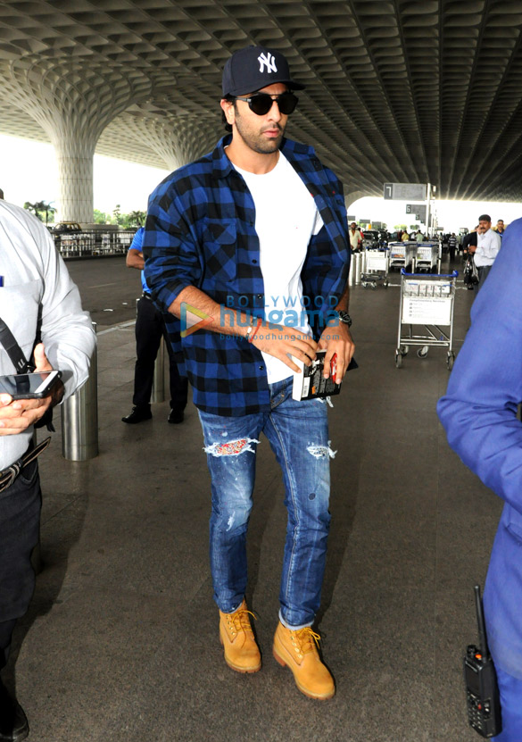 ranbir kapoor and sonal chauhan snapped at the airport 5
