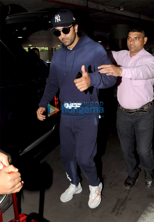 ranbir kapoor snapped at the airport 5 3