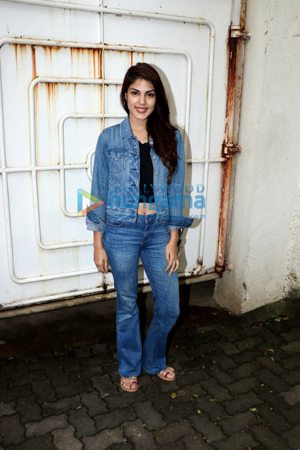 rhea chakraborty spotted at sunny super sound in juhu 4