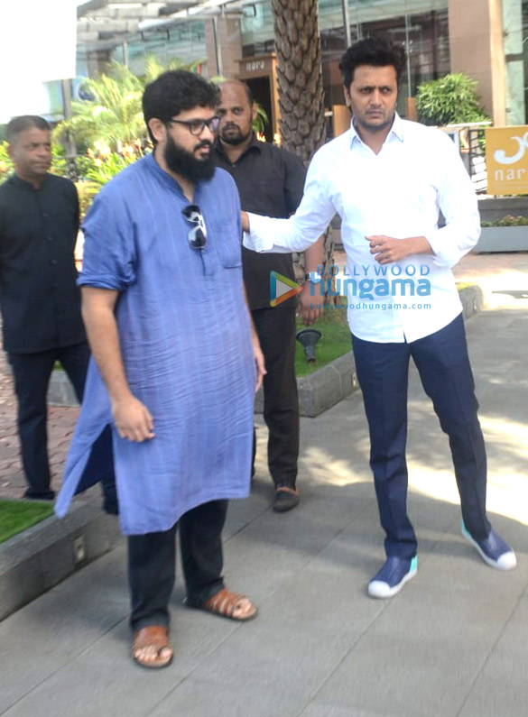 riteish deshmukh smita thackeray and her son snapped at bkc 2