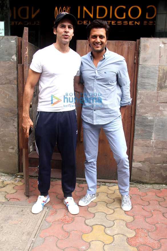 riteish deshmukh and dino morea spotted at indigo in bandra 4