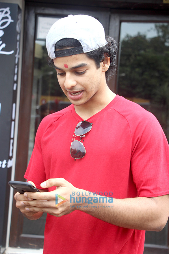 saif ali khan taimur ali khan and ishaan khatter spotted at bastian in bandra 4