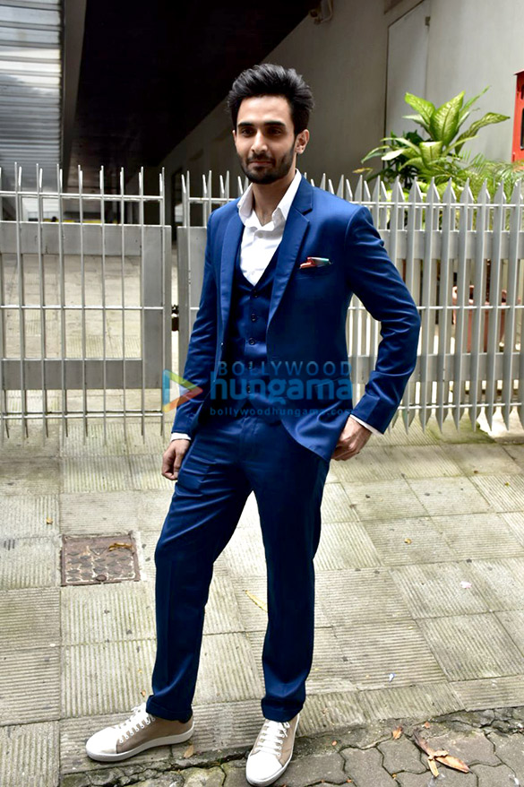 saif ali khan and rohan mehra shooting for their flim baazaar in bandra 2