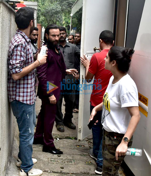 saif ali khan and rohan mehra shooting for their flim baazaar in bandra 3