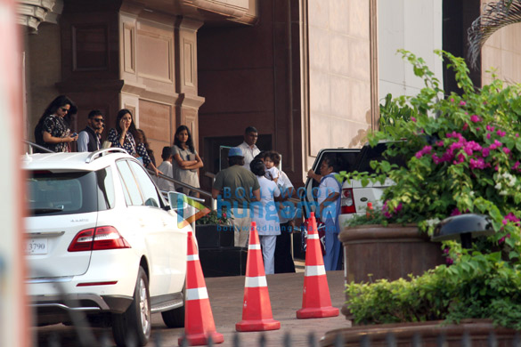 saif ali khan and taimur ali khan spotted in mumbai 4