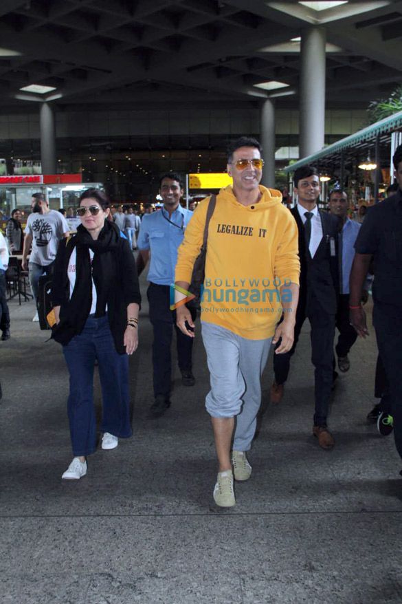 salman khan akhsay kumar twinkle khanna and others snapped at the airport 8