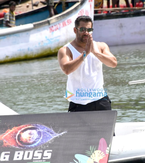 salman khan snapped at the launch of bigg boss 12 in goa 7