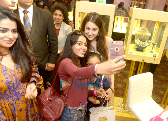 sara ali khan snapped with tanya ghavri at dhoom dham weddings delhi 3